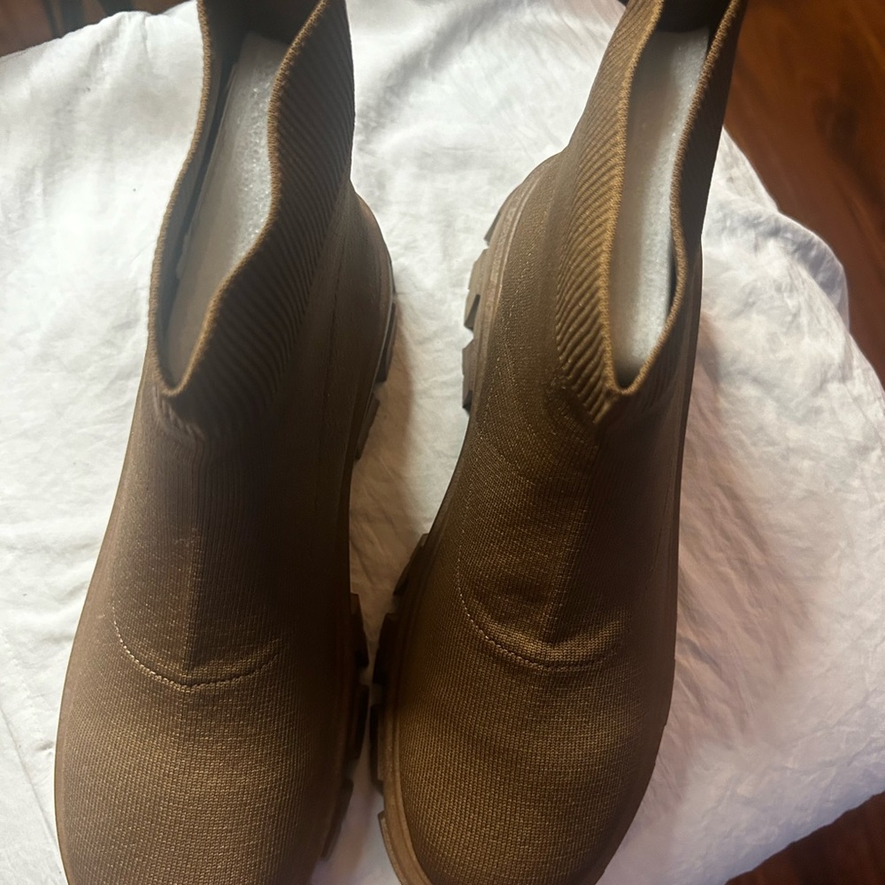 NWOT Cape Robbin Women Knit Lug‎ Platform Slip-On Sock Booties Ankle Boot